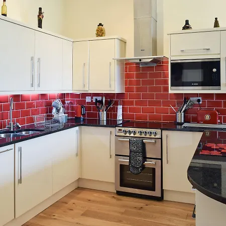 5 Ladstock Hall Holiday home *