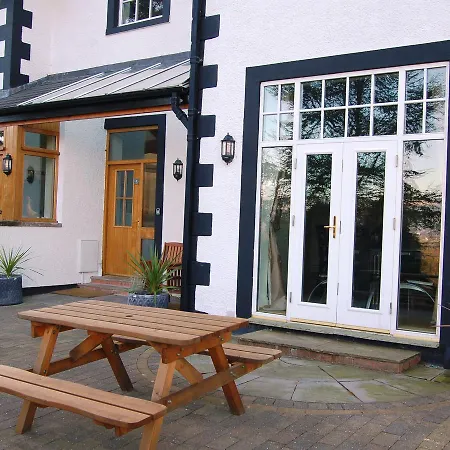 5 Ladstock Hall